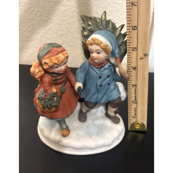 Vintage 1981 First Edition Christmas Memories Figurine "Sharing The Christmas Sp - Picture 6 of 7